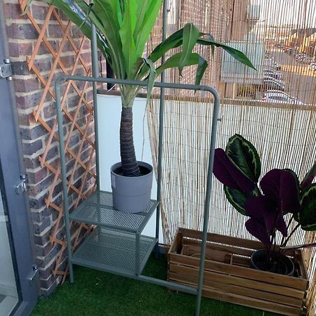 Lovely 1-Bed Serviced Apartment With Free Parking West Thurrock Exterior photo